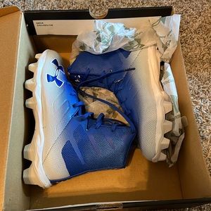 Boys youth football cleats